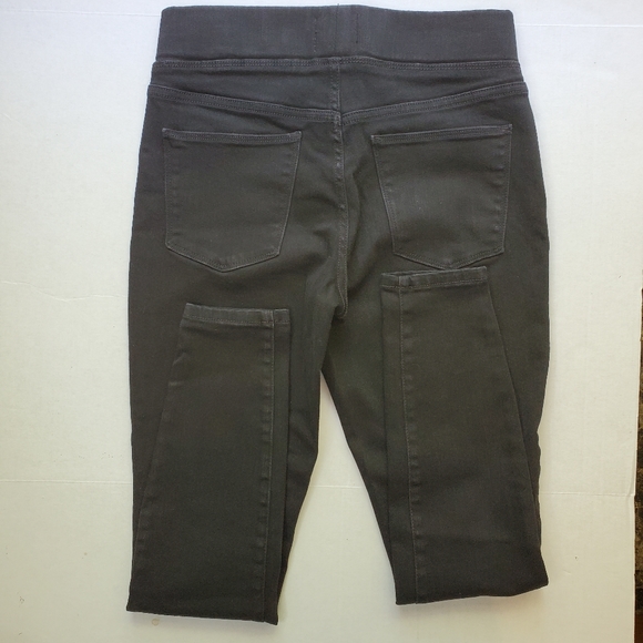 Universal Thread - Picture 2 of 12